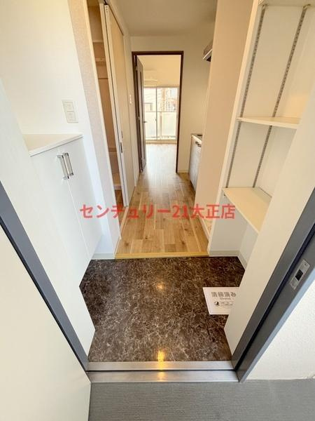 大阪市港区市岡元町１丁目の賃貸マンションの玄関