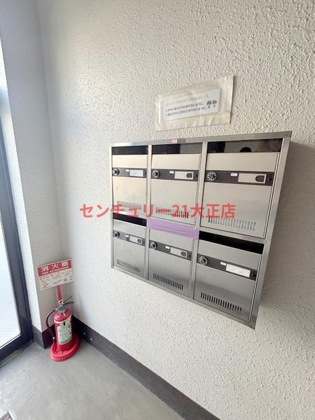 大阪市港区市岡元町２丁目の賃貸マンションのエントランス