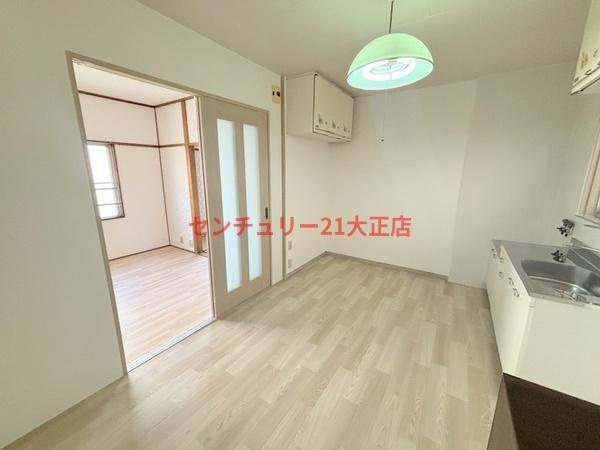 大阪市港区市岡元町２丁目の賃貸マンションの居間・リビング