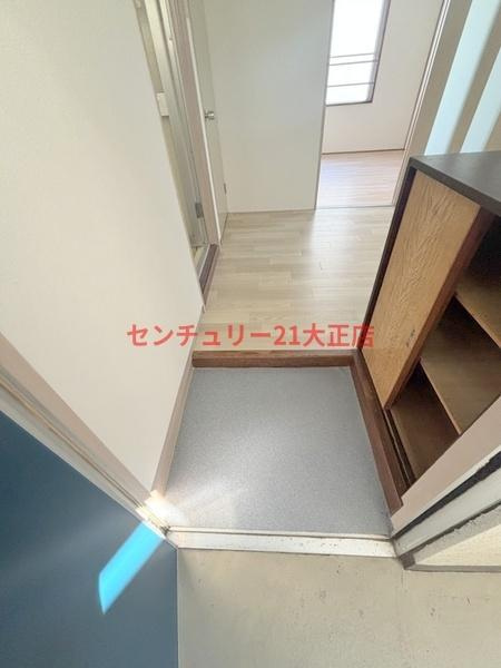 大阪市港区市岡元町２丁目の賃貸マンションの玄関