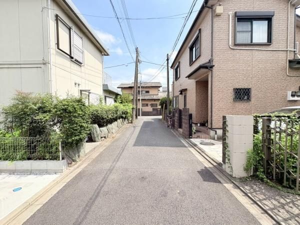 大和市上和田の新築一戸建の前面道路含む現地写真|車の通りが少ない前面道路です。
