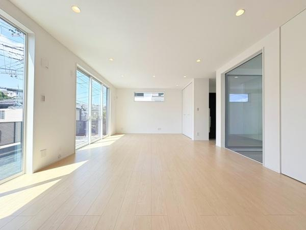 横浜市港北区篠原東２丁目の新築一戸建の居間・リビング