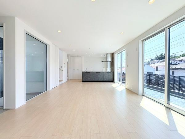横浜市港北区篠原東２丁目の新築一戸建の居間・リビング