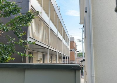 【展望】 | スカイハイツ横山 １０２ | 眺望の良さを楽しめるダイニングキッチンで家族団らんの時間を過ごしてはいかがでしょうか。バルコニーから見える景色を家族で眺める時間は、時間が経つのを忘れてしまいそうですね。是非、現地を見に行きましょう！