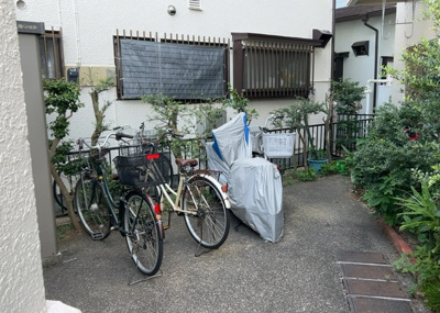 【駐輪場】 | スカイハイツ横山 １０２ | マンションの駐輪場は、事前に空きがあるか確認を取ると安心です。せっかく入居したのに駐輪スペースがない！なんてことになったら大変ですよね。そこで、内見時や購入前にはまず事前に確認しておくと良いでしょう。