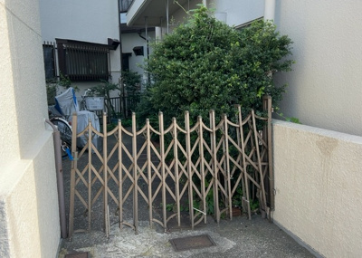 【駐車場】 | スカイハイツ横山 １０２ | 駐車場と明記されていても、最小スペースでつくられた駐車場だと大型車は駐車できなかったり、出入りしにくくなったりする可能性があります。お車のサイズと購入したい物件の駐車場のサイズを現地で確認しましょう。