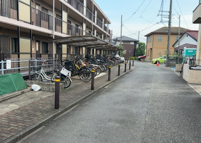 【駐輪場】 | プラタスガーデンつきみ野 １０８ | マンションの駐輪場は、事前に空きがあるか確認を取ると安心です。せっかく入居したのに駐輪スペースがない！なんてことになったら大変ですよね。そこで、内見時や購入前にはまず事前に確認しておくと良いでしょう。