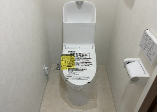 【トイレ】 | プラタスガーデンつきみ野 １０８ | トイレは大きさや形、機能、抗菌性などが異なる多種多彩なタイプが各メーカーから出ています。それぞれに良さがあるため、事前にどういったタイプのトイレがいいのかをご家庭内で決めて、内見に行くといいでしょう。