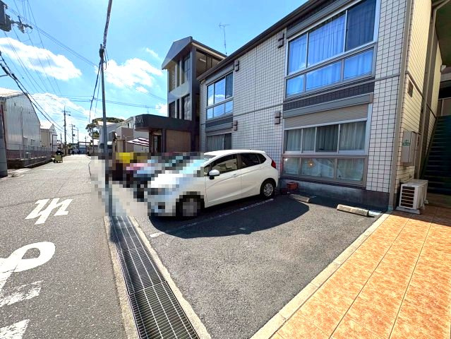 クリプトメリアの駐車場