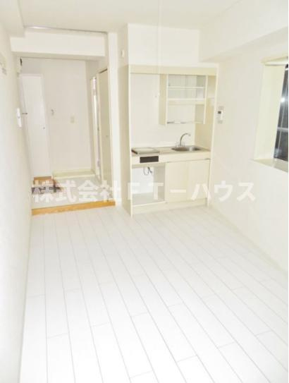日神パレステージ市川の居間・リビング