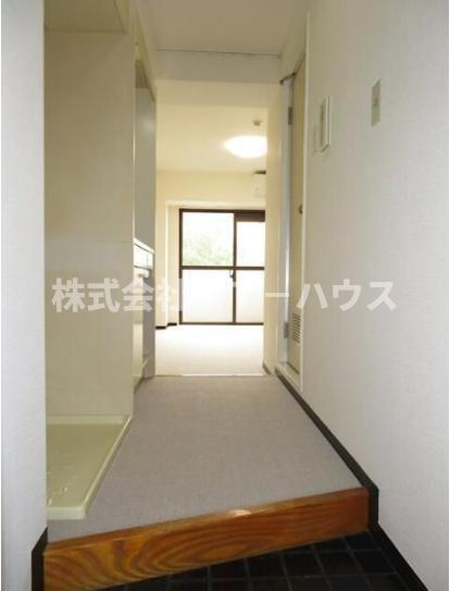 日神パレステージ市川の玄関