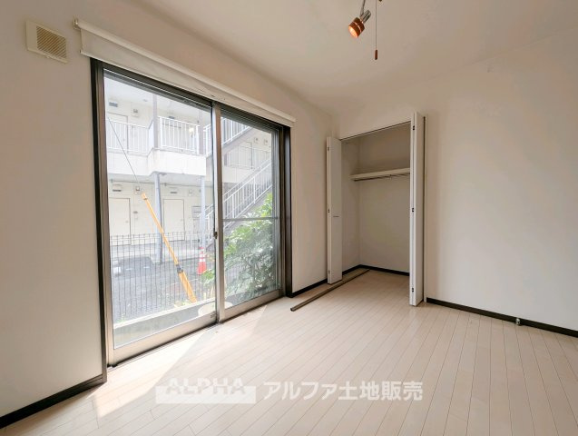 青梅市河辺町１丁目の中古一戸建の洋室|【smart room】
◆機能性を備えた空間◆シンプルな形状で家具配置がしやすく、生活スタイルに合わせた使い方が可能。日常に取り入れやすい洋室です。