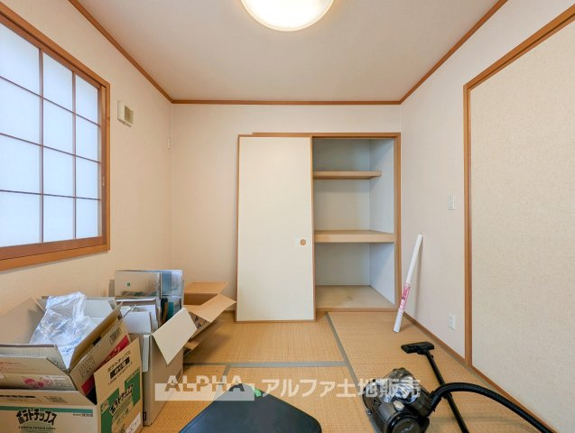 青梅市河辺町１丁目の中古一戸建の和室|【Japanese-room】
◆和室◆やさしい畳の香りに包まれる和室。季節を感じながらくつろげる、暮らしに落ち着きを添える空間です。