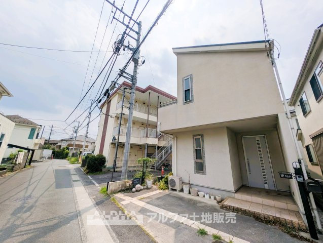 青梅市河辺町１丁目の中古一戸建の外観|【A warm space】◆心をほどく場所◆
ゆったりとした空間に包まれ、誰かを迎えることが日常になる住まい。
この環境で暮らすうちに、時間の使い方も、人との距離感も変わっていく。