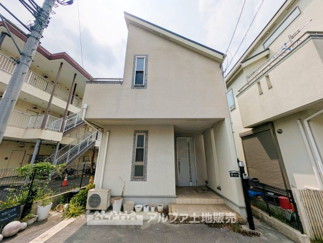 青梅市河辺町１丁目の中古一戸建の外観|【A place that feels right】◆自然と人が集まる◆
広がりを感じる住空間と、手触りのある落ち着いた雰囲気。
ここで重ねる毎日が、暮らし方そのものを静かに変えていく。