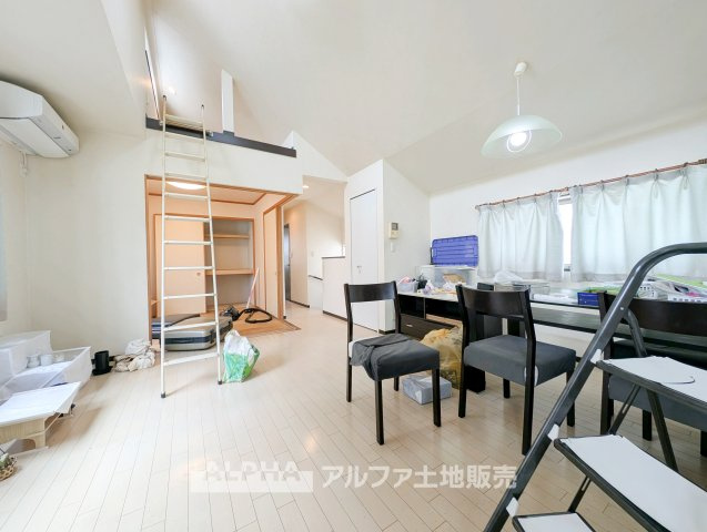 青梅市河辺町１丁目の中古一戸建の居間・リビング|【Life Stage】
◆暮らしに寄り添う◆
小さなお子様の遊び場から、成長後の学習スペース、ご夫婦のくつろぎの場まで、ライフステージに合わせて活用できます。
