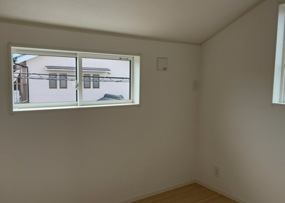 【子供部屋】 | 長房新築戸建 | 子供が何人でも年齢によっては、受験時にしっかり壁のある個室があった方が良い場合もあります。難しい問題ですが、兄弟の人数や、性別や年齢差によって状況が異なりますので、数年後のこともしっかり考えましょう。
