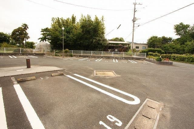 ラフィネ花瀬　四番館の駐車場