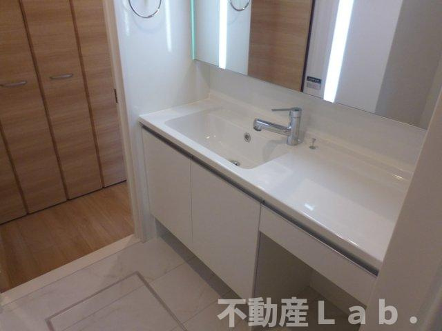 D-room北浜の洗面所