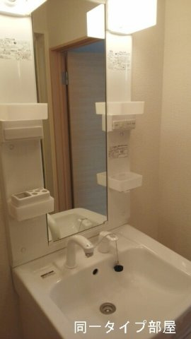 ウエストハウス　Ⅶ　Ｂ棟の洗面所