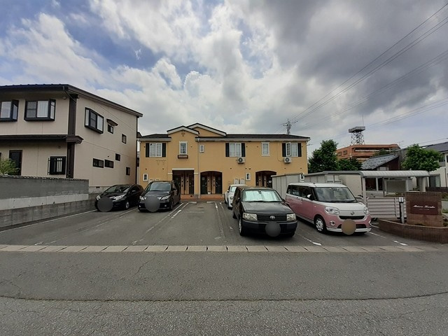 メゾン　コーラクの駐車場|駐車場