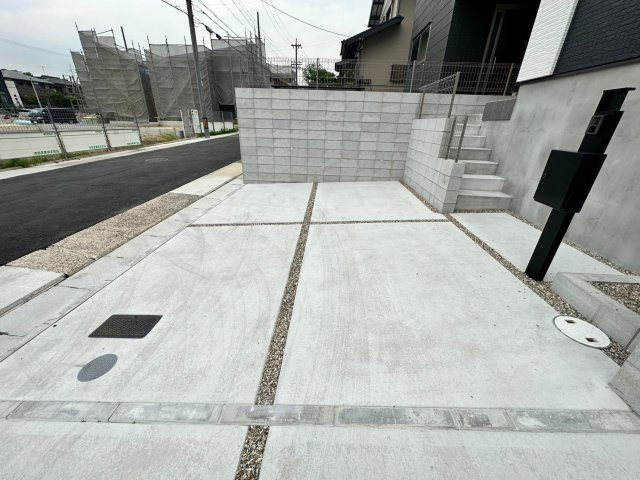 社が丘貸家 １号棟の駐車場|駐車場があります（カーポート設置工事予定）