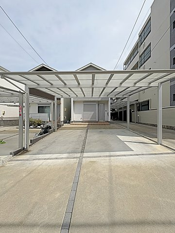 バンクーバー１１２４代万町の駐車場