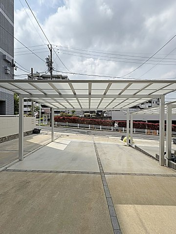 バンクーバー１１２４代万町の駐車場