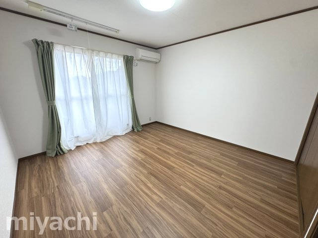 エクセルスミの洋室