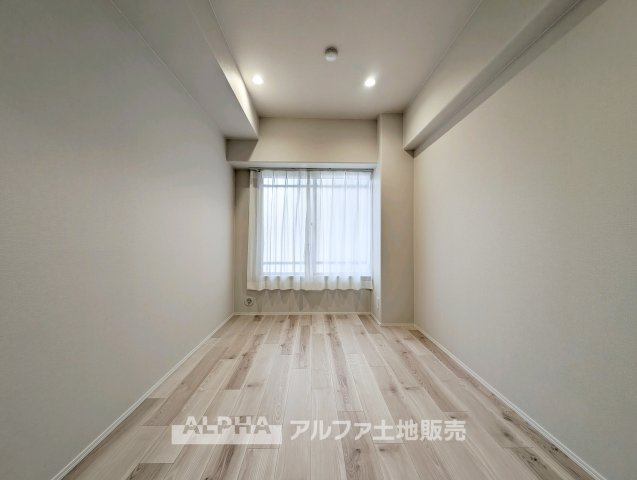 グリーンシティバームハイツ河辺の洋室|【bright room】
◆明るさを感じる洋室◆やわらかな光が室内に広がり、日中も快適に過ごせる一室。プライベート空間として落ち着いた時間を過ごせます。
