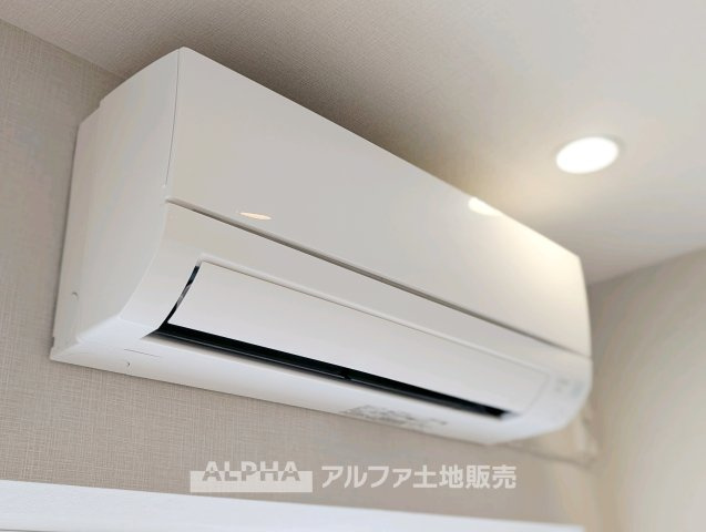 グリーンシティバームハイツ河辺の冷暖房・空調設備|【Air conditioner】◆エアコン◆付きマンション。入居後すぐに快適な室温で新生活をスタートできます。初期費用も抑えやすく、季節を問わず心地よい住空間が整っています。