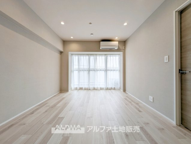 グリーンシティバームハイツ河辺の居間・リビング|【A place that feels right】◆自然と人が集まる◆
広がりを感じる住空間と、手触りのある落ち着いた雰囲気。
ここで重ねる毎日が、暮らし方そのものを静かに変えていく。