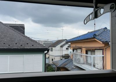 【展望】 | 泉町新築戸建 | 眺望を気にして物件を探す場合、前面に建物が建っていないか現地で確認しましょう！前面に建物があると景色はもちろん、日当たりや風通しにも影響が出てきます。住んだ時のことを想像しながら現地見学をしましょう。