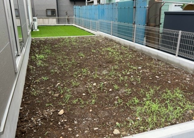 【庭】 | 泉町新築戸建 | 庭があることでガーデニングや家庭菜園はもちろん、こどもの遊び場やペットを放して遊ぶことができます。また、家の周囲に余裕があるということです。隣地との間があれば、十分な日当たりと、風通しが確保できます。