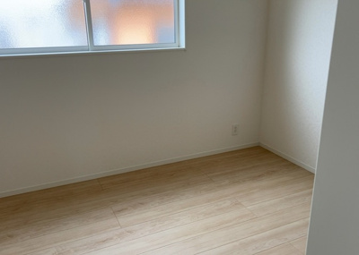 【子供部屋】 | 泉町新築戸建 | 子供が何人でも年齢によっては、受験時にしっかり壁のある個室があった方が良い場合もあります。難しい問題ですが、兄弟の人数や、性別や年齢差によって状況が異なりますので、数年後のこともしっかり考えましょう。
