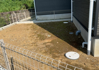 【庭】 | 元八王子新築戸建 | 庭があることでガーデニングや家庭菜園はもちろん、こどもの遊び場やペットを放して遊ぶことができます。また、家の周囲に余裕があるということです。隣地との間があれば、十分な日当たりと、風通しが確保できます。