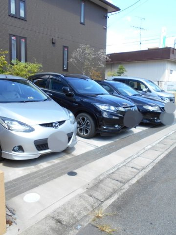 シャ・ノワールの駐車場