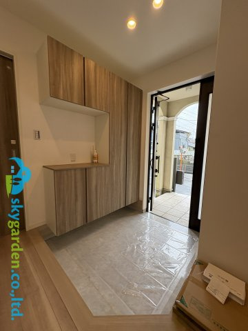 藤沢市白旗４丁目　中古戸建の玄関|玄関ホールの様子