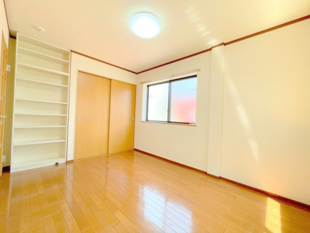 メゾン長嶺の居間・リビング|★2面採光の明るいお部屋です★