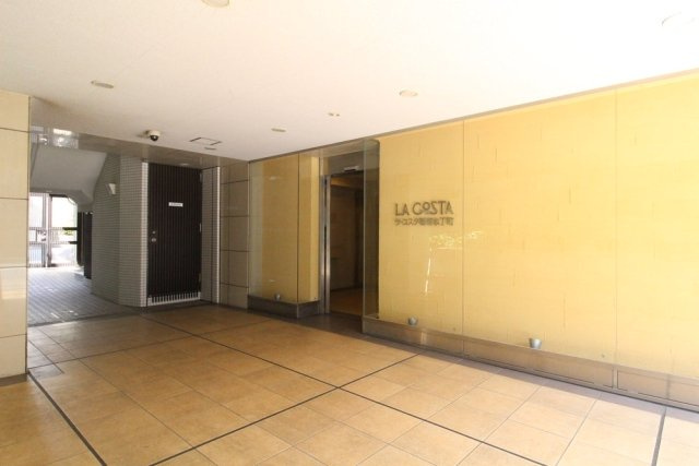 ラ・コスタ新宿余丁町のエントランス|建物の内部です