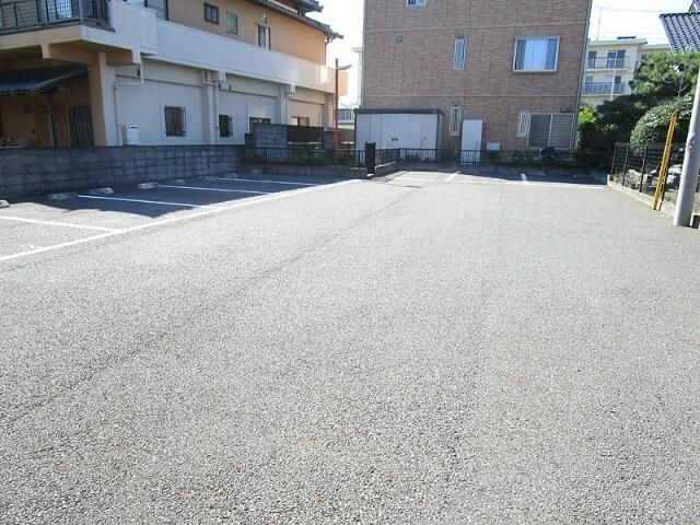 プランドールの駐車場