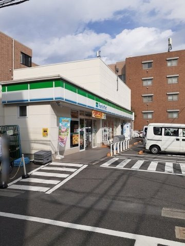 メゾン　アイティー　キングの周辺|ファミリーマート世田谷二丁目店まで300m