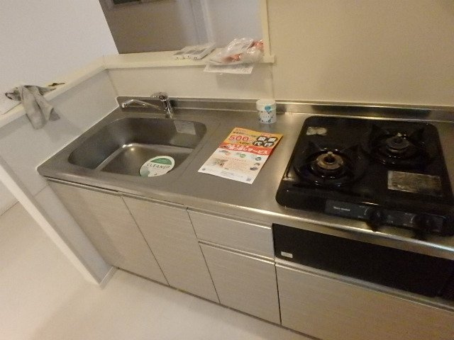 Damansara Wasedaのキッチン|システムキッチン（2口ガスコンロ）