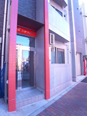 ヒルトップスクエアのエントランス|建物の内部です