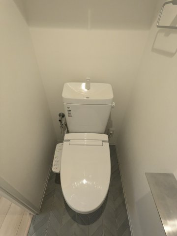 エルファーロ三軒茶屋Ⅱのトイレ|落ち着いた色調のトイレです