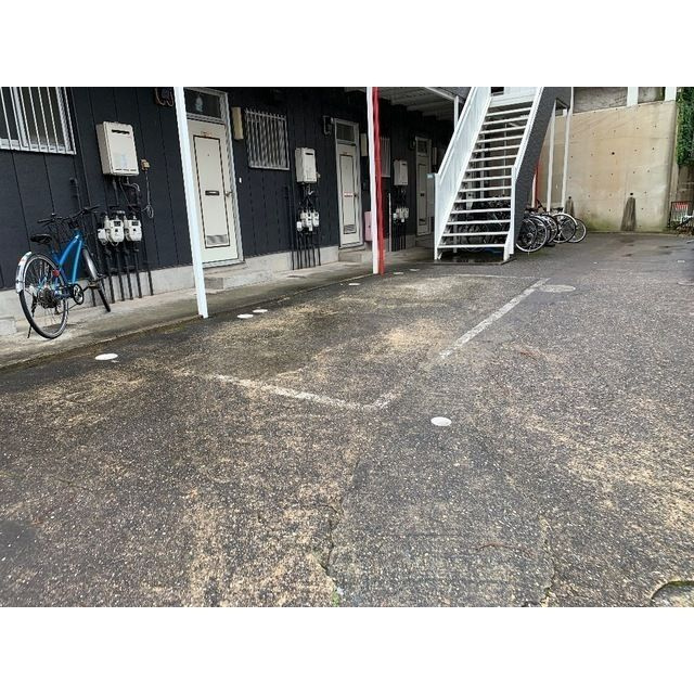 千葉市中央区大巌寺町のアパートの駐車場