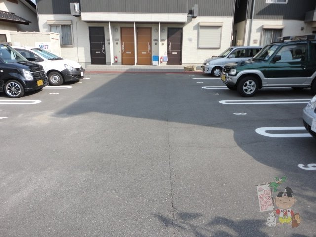ブランドール山崎壱番館の駐車場