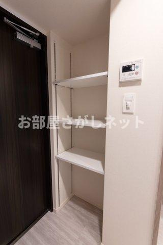 プラウドフラット浅草アベニュー【おとり物件なし】#学生・社会人にオススメ！初期費用分割払いOK！の収納|玄関横収納
