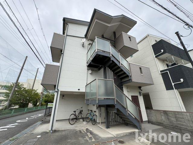 吉田ハイツのエントランス|ゆとりのあるエントランスです