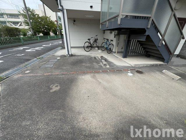 吉田ハイツの駐車場|カースペースがあります